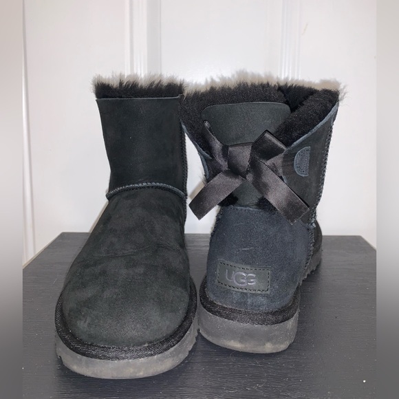 UGG Mini Bailey Bow II Boot - Size 7 - Picture 1 of 7